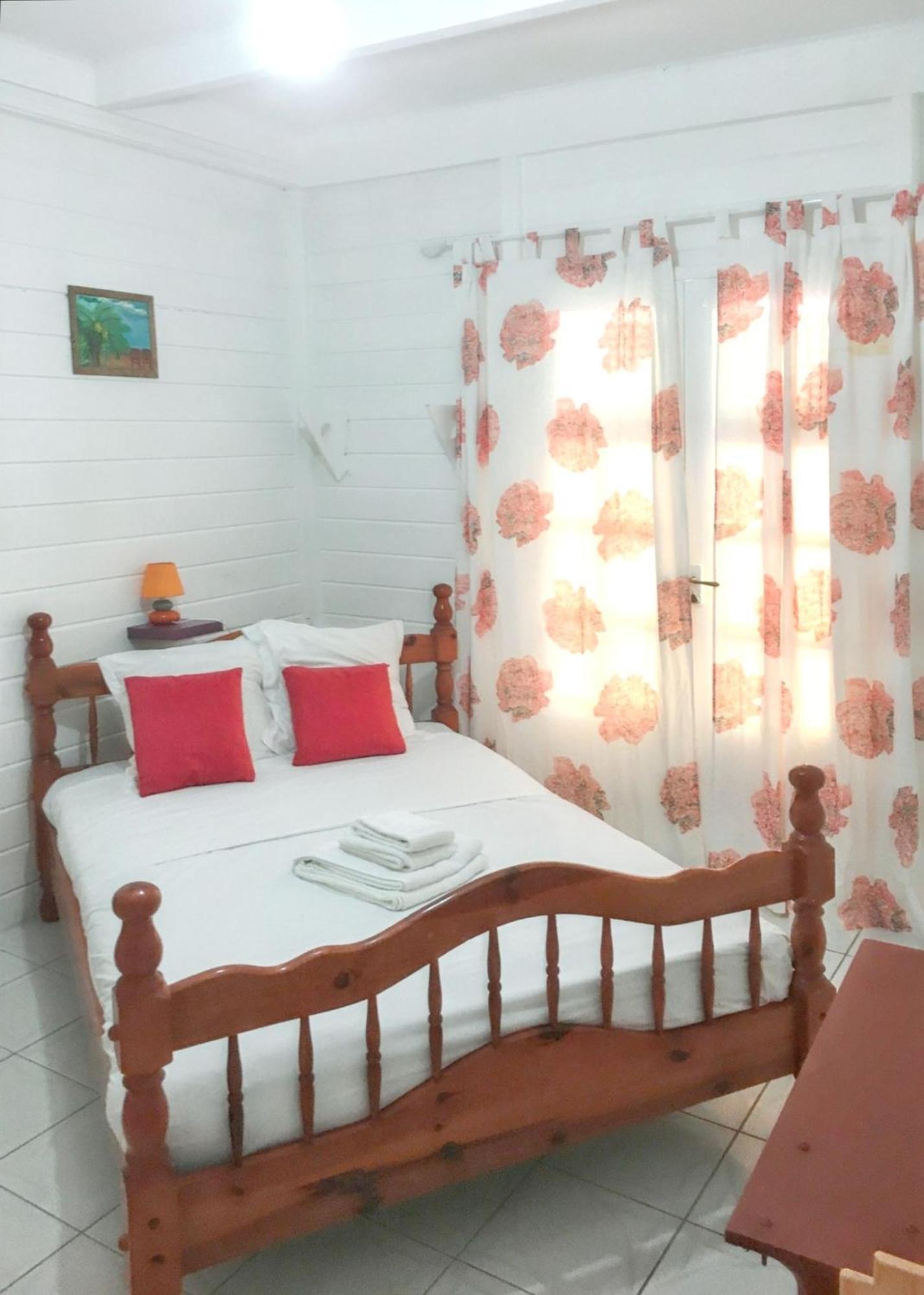 Villa Enchantee Avec Vue Sur Mer Et Piscine Au Carbet لو كاربيت المظهر الخارجي الصورة